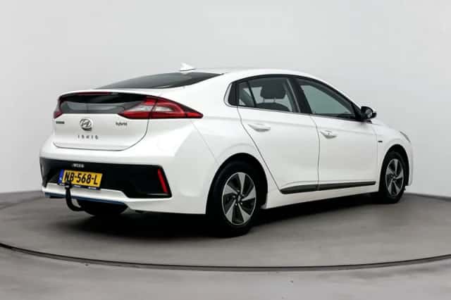 Hyundai Ioniq (2017) thumbnail 2