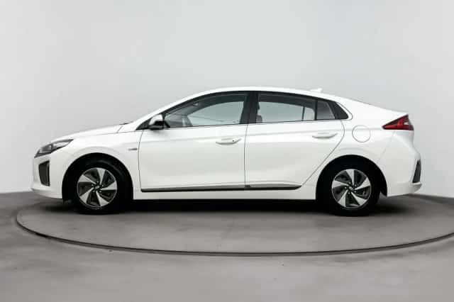 Hyundai Ioniq (2017) thumbnail 3