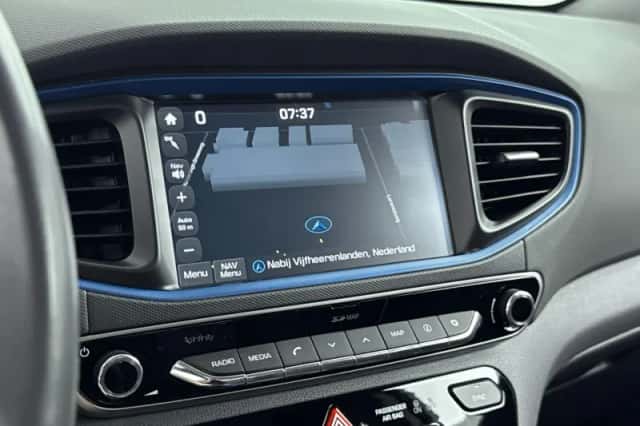 Hyundai Ioniq (2017) thumbnail 9