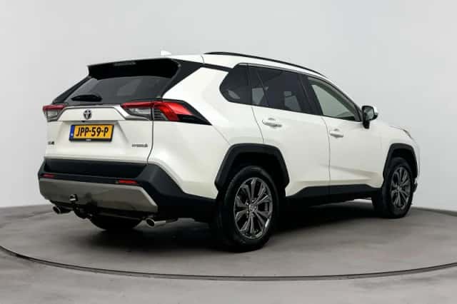 Toyota RAV4 (2022) thumbnail 2