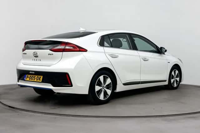 Hyundai Ioniq (2018) thumbnail 2