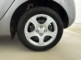 Kia Picanto (2023) thumbnail 17