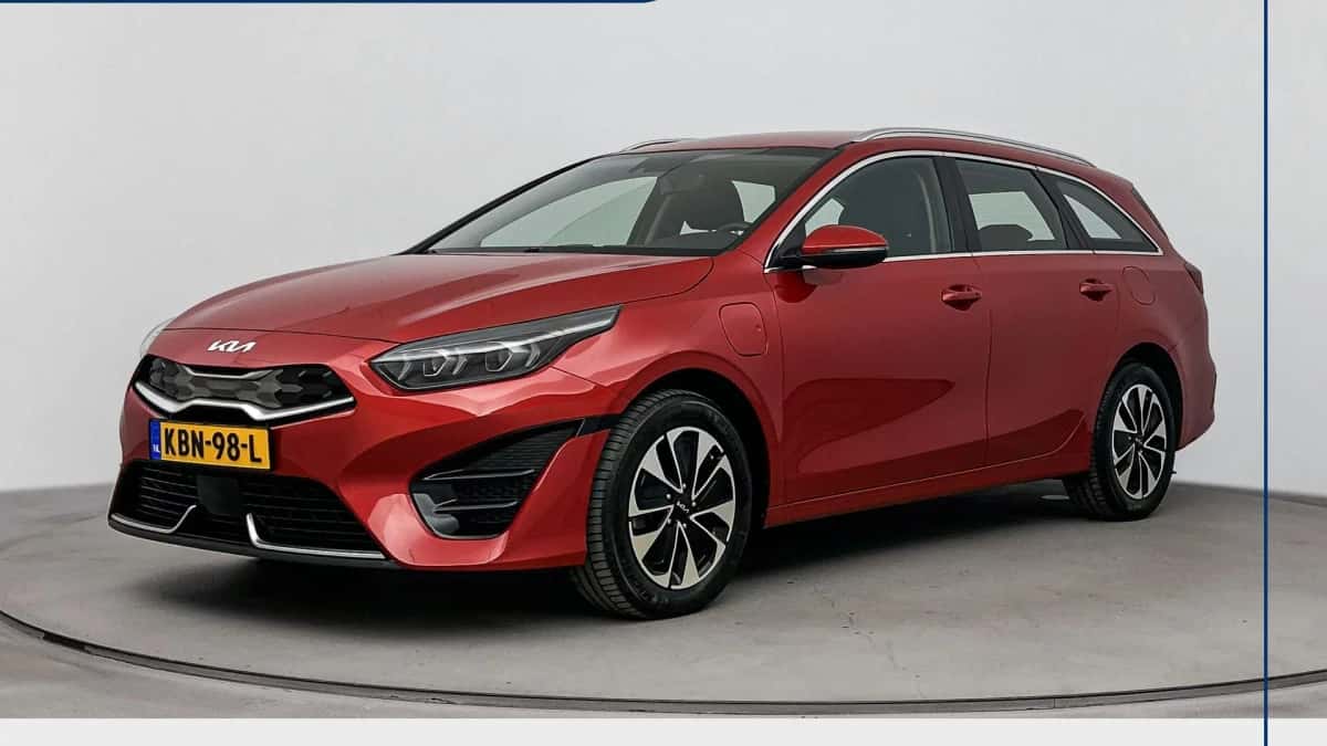 Kia Ceed Sportswagon (2023) — foto 1