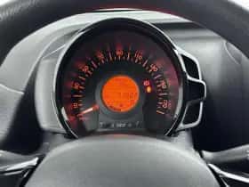 Toyota Aygo (2018) thumbnail 12