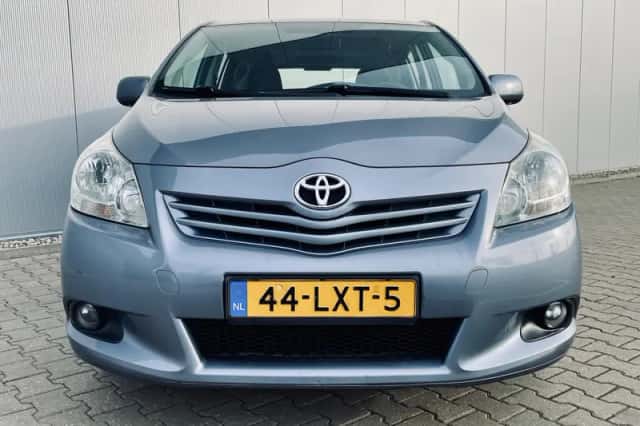 Toyota Verso (2010) thumbnail 4