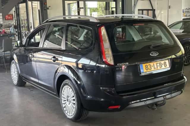 Ford Focus (2010) thumbnail 3