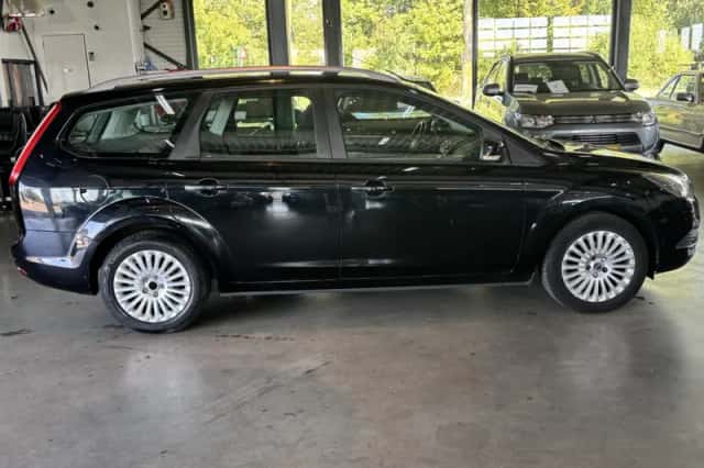 Ford Focus (2010) thumbnail 5