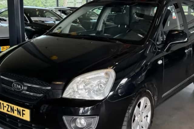 Kia Carens (2008) thumbnail 1