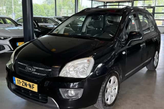 Kia Carens (2008) thumbnail 1