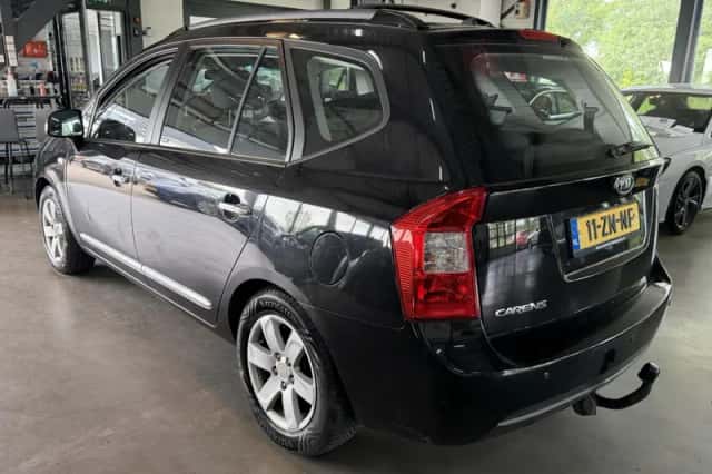 Kia Carens (2008) thumbnail 3