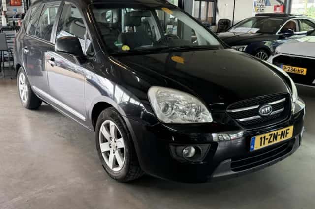 Kia Carens (2008) thumbnail 4