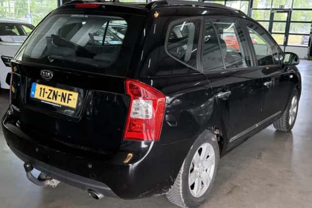 Kia Carens (2008) thumbnail 6