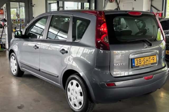 Nissan Note (2010) thumbnail 3