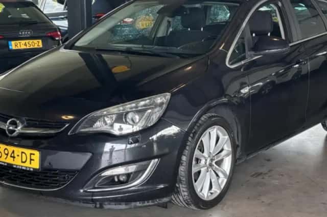 Opel Astra (2013) thumbnail 1