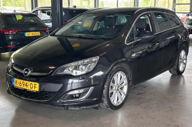 Opel Astra (2013) thumbnail 2