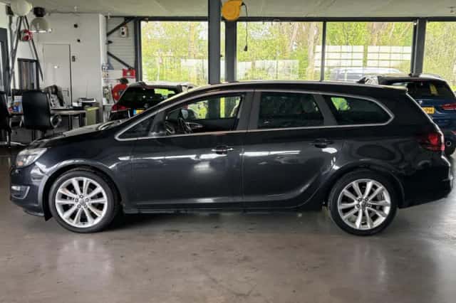 Opel Astra (2013) thumbnail 3