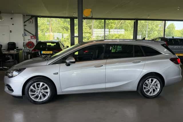 Opel Astra (2021) thumbnail 3