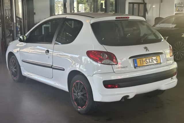 Peugeot 206 (2012) thumbnail 3