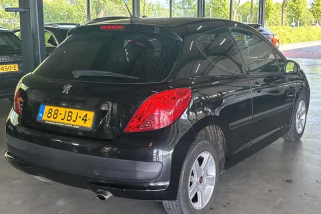 Peugeot 207 (2009) thumbnail 4