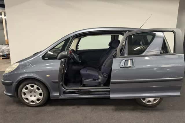 Peugeot 1007 (2006) thumbnail 2