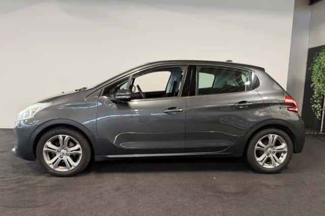 Peugeot 208 (2013) thumbnail 2