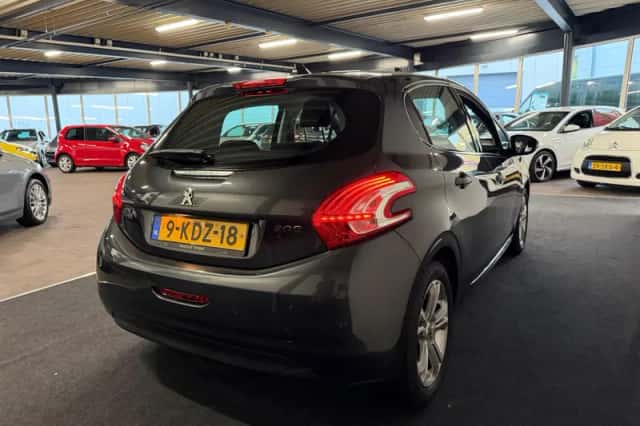 Peugeot 208 (2013) thumbnail 6