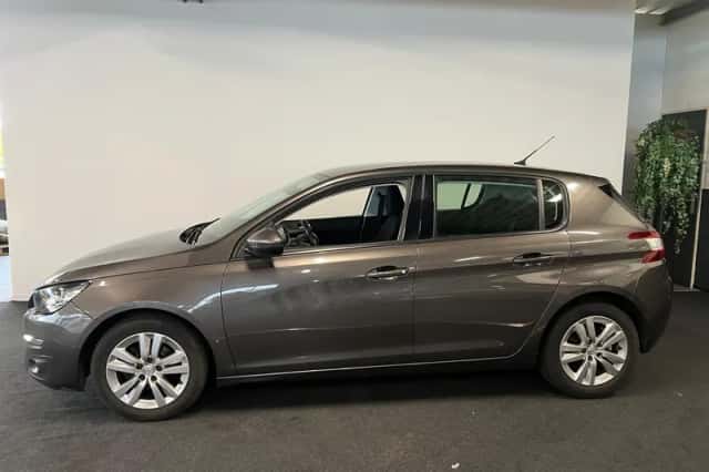 Peugeot 308 (2015) thumbnail 2