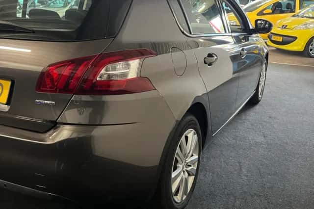 Peugeot 308 (2015) thumbnail 4