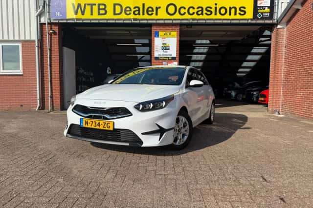 Kia Ceed (2022) thumbnail 1