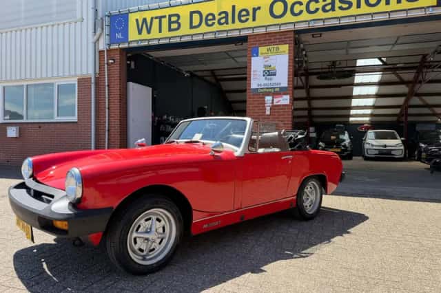 MG B type (1977) thumbnail 2