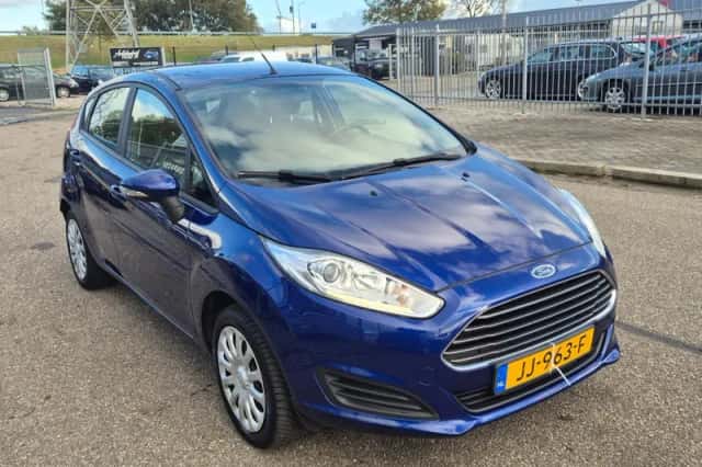 Ford Fiesta (2016) thumbnail 3