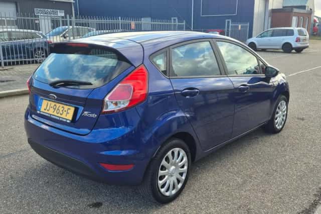 Ford Fiesta (2016) thumbnail 5