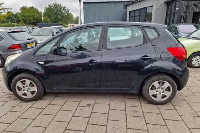 Kia Venga (2010) thumbnail 3