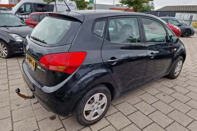 Kia Venga (2010) thumbnail 6