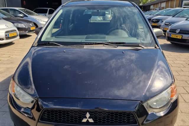 Mitsubishi Colt (2010) thumbnail 2