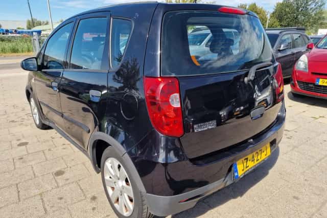 Mitsubishi Colt (2010) thumbnail 4