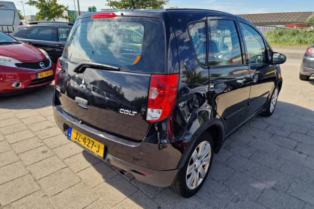 Mitsubishi Colt (2010) thumbnail 6