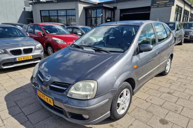 Nissan Almera Tino (2004) thumbnail 1