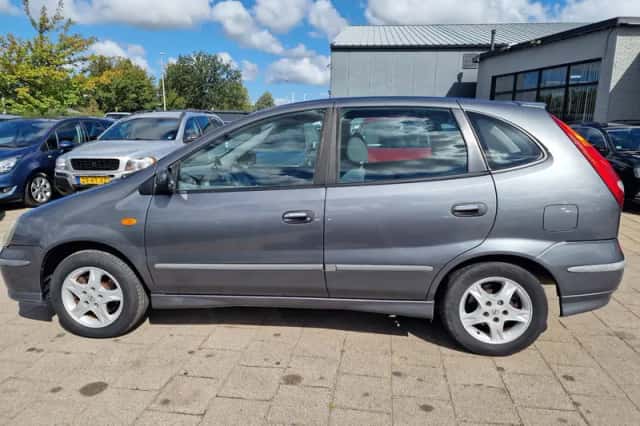 Nissan Almera Tino (2004) thumbnail 3