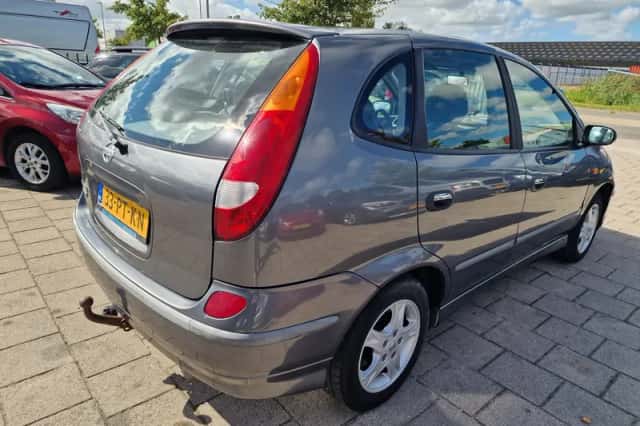 Nissan Almera Tino (2004) thumbnail 6
