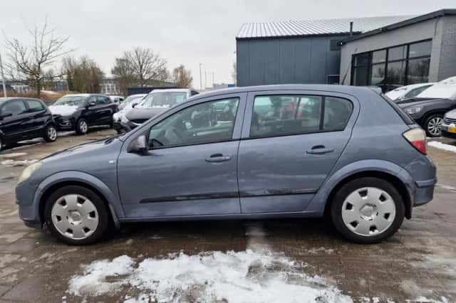 Opel Astra (2004) thumbnail 3