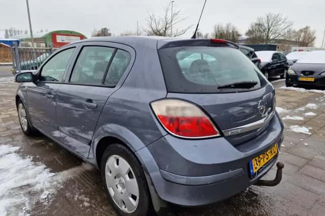 Opel Astra (2004) thumbnail 4