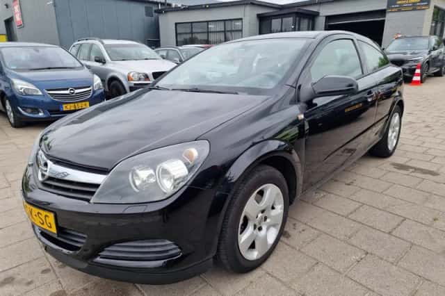 Opel Astra GTC (2006) thumbnail 1