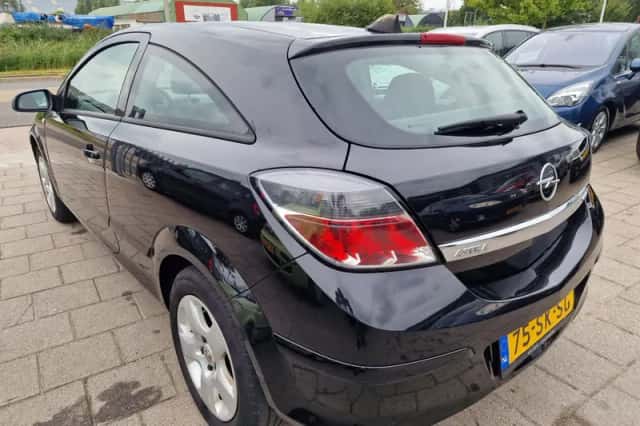 Opel Astra GTC (2006) thumbnail 4