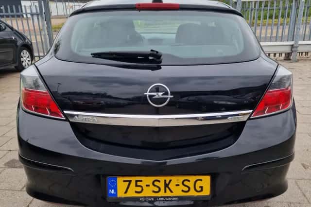 Opel Astra GTC (2006) thumbnail 5