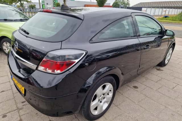 Opel Astra GTC (2006) thumbnail 6