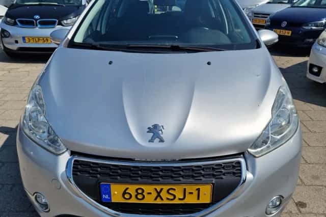 Peugeot 208 (2012) thumbnail 2