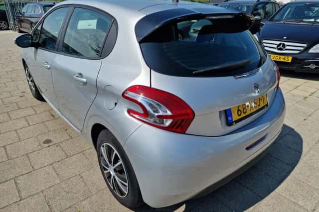 Peugeot 208 (2012) thumbnail 4