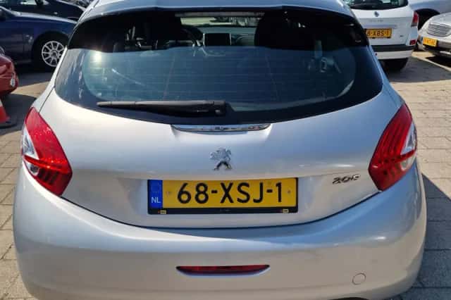 Peugeot 208 (2012) thumbnail 5