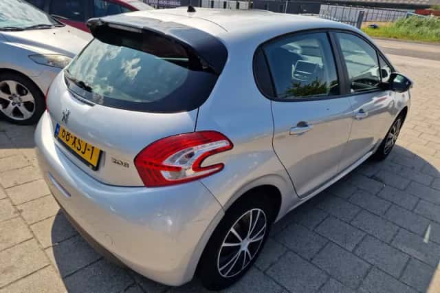 Peugeot 208 (2012) thumbnail 6